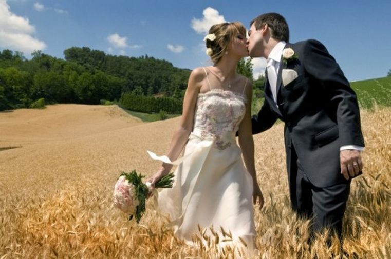 Matrimonio in estate: consigli anti caldo per lei e lui